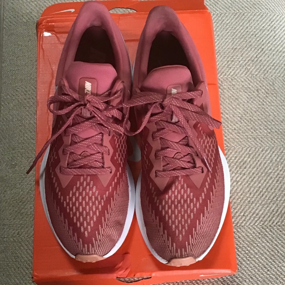 NIKE ZOOM